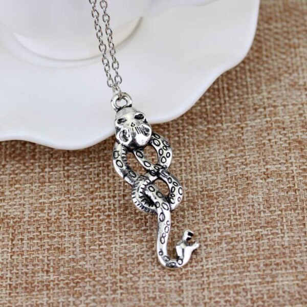 collar de marca tenebrosa